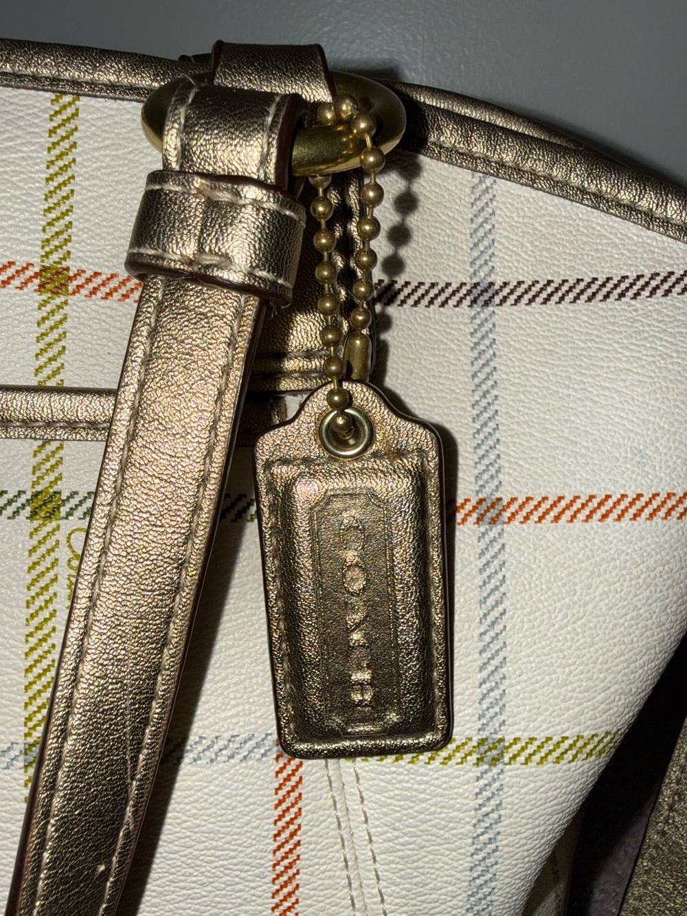 Coach Vintage Peyton Tattersall Tote cream and plaid design with gold detailing - Picture 10 of 16